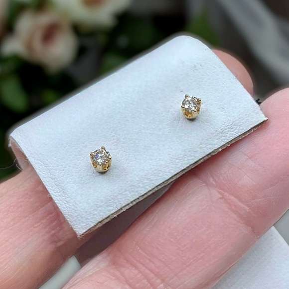 ❤️14K Gold .25 CTW Genuine Diamond Stud Earrings - Picture 1 of 13
